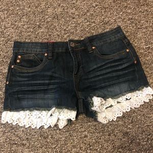 Dollhouse lace trim shorts
